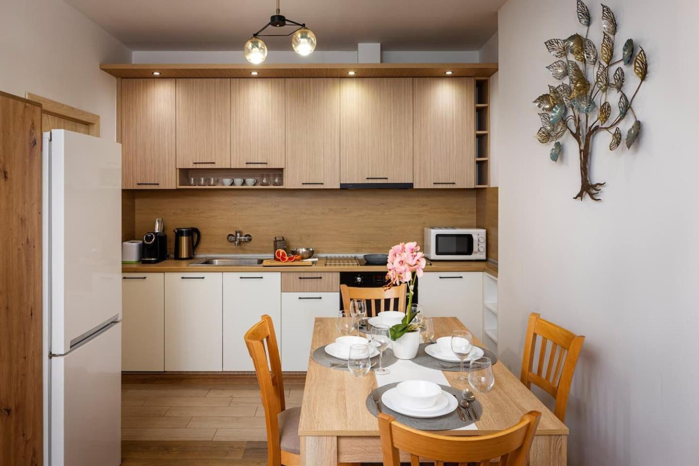 Spacious With Lovely Terrace Apartment *